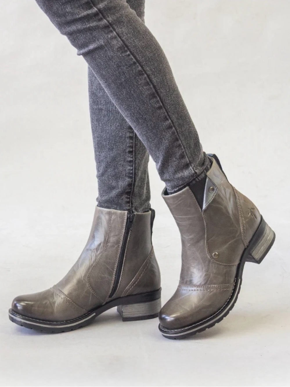 DROMEDARIS, Kassia Scrunched Leather Ankle Boot in Slate, Size 39